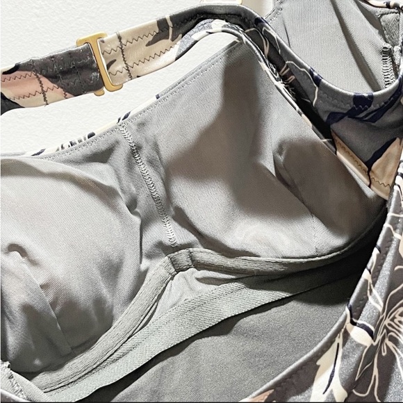 COPY - 🎩 Athleta Aqualuxe Wildflower Tankini - Picture 10 of 13